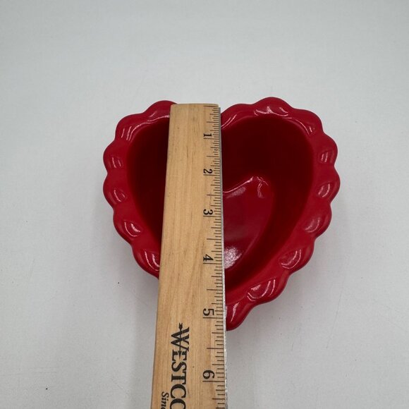 Chantal Heart Shaped Scalloped Baking Molds 1 1/4 Cup Three pieces - Picture 8 of 10